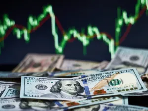 Ibovespa cai aos 183 mil pontos com saída de ativos de risco no exterior — Ghia MFO em UOL