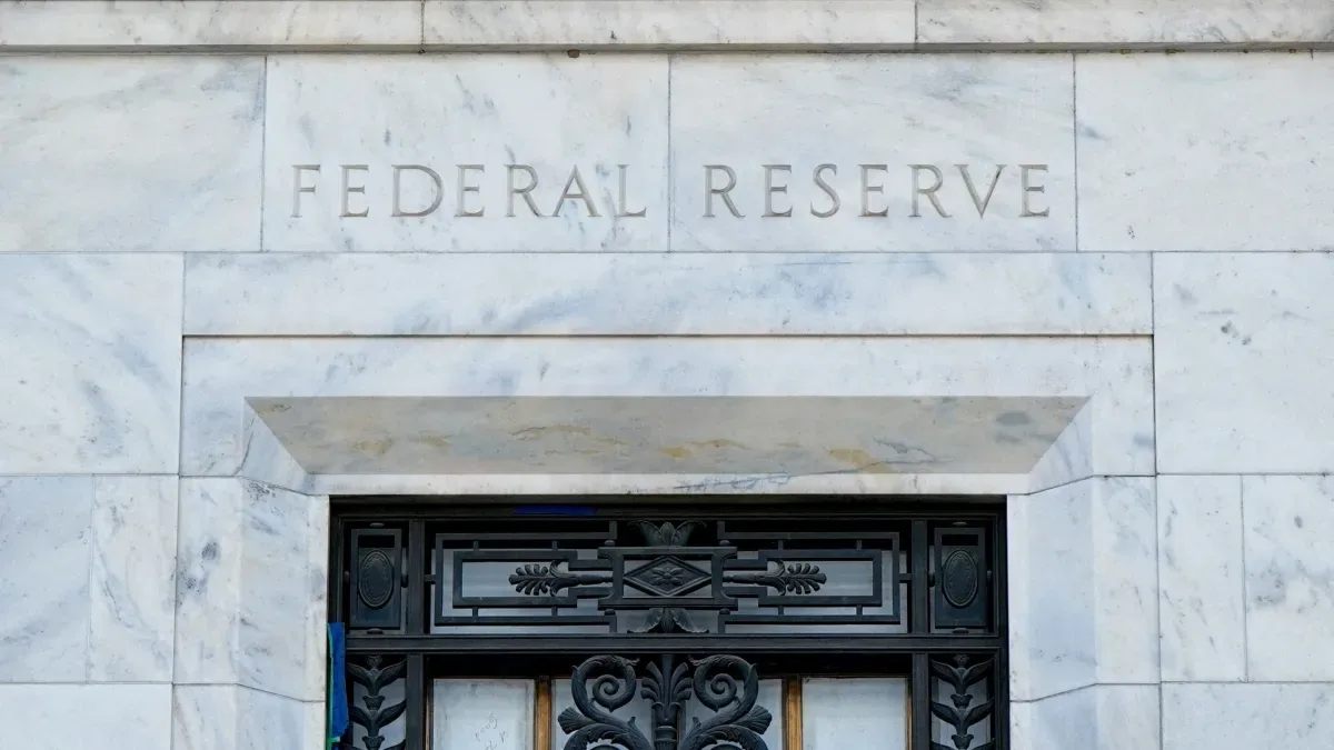 Fed mantém os juros, mas Warsh é pressionado por dissensos